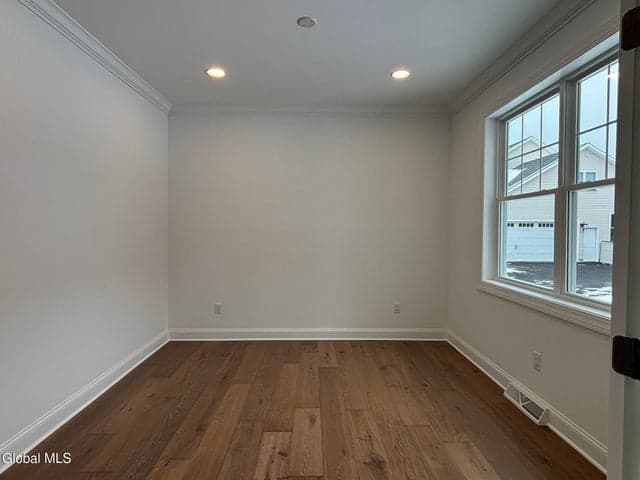 28 Eastpointe Drive, Saratoga Springs, NY, photo 5