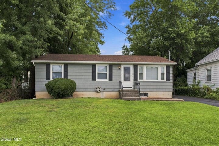 3 Newton Street, Colonie, NY, photo 1