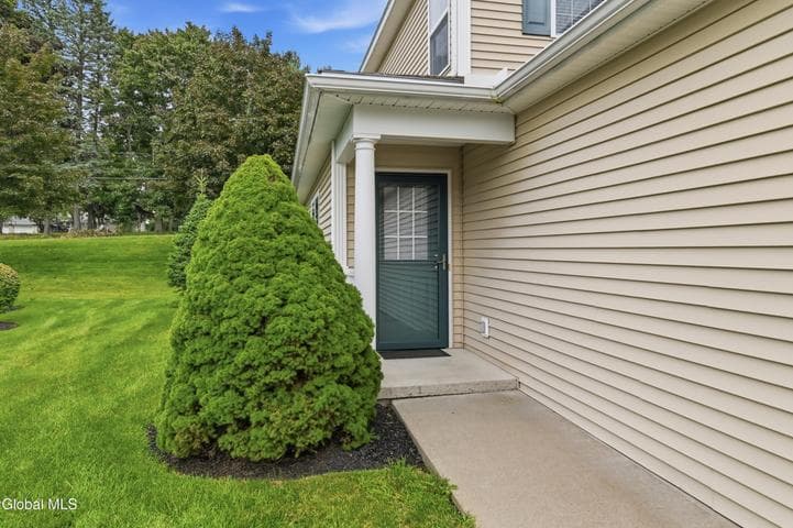 301 Royale Court, North Greenbush, NY, photo 2