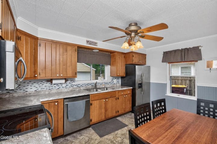 14 Fletcher Road, Guilderland, NY, photo 3