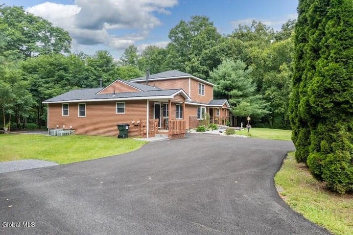 3400-3402 E Lydius Street, Guilderland, NY, photo 2