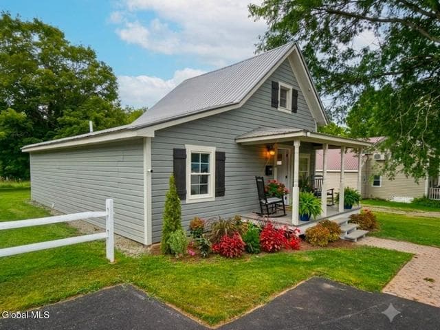 32 Alden Avenue, Warrensburg, NY, photo 1