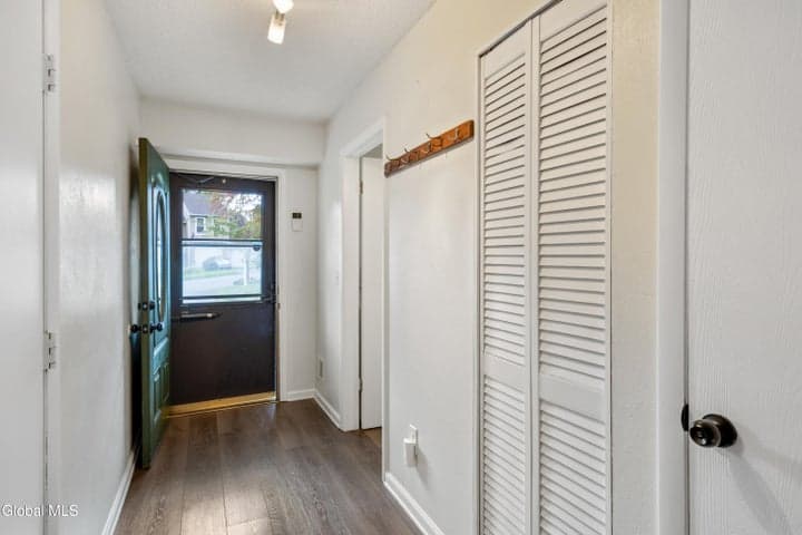 20 Carriage Road, Clifton Park, NY, photo 2