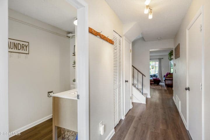 20 Carriage Road, Clifton Park, NY, photo 3