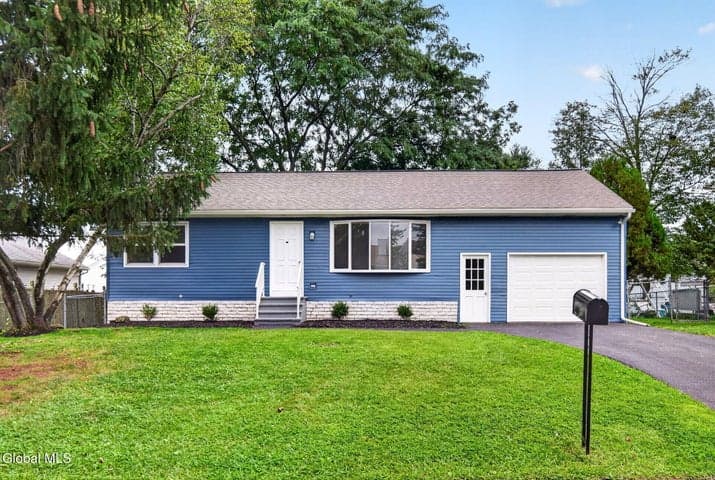 20 Lawrence Avenue, Latham, NY, photo 1