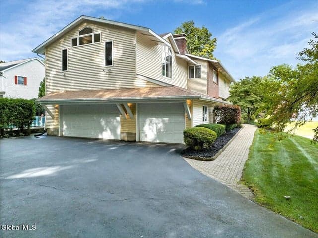 1 Oak Ridge, Menands, NY, photo 3