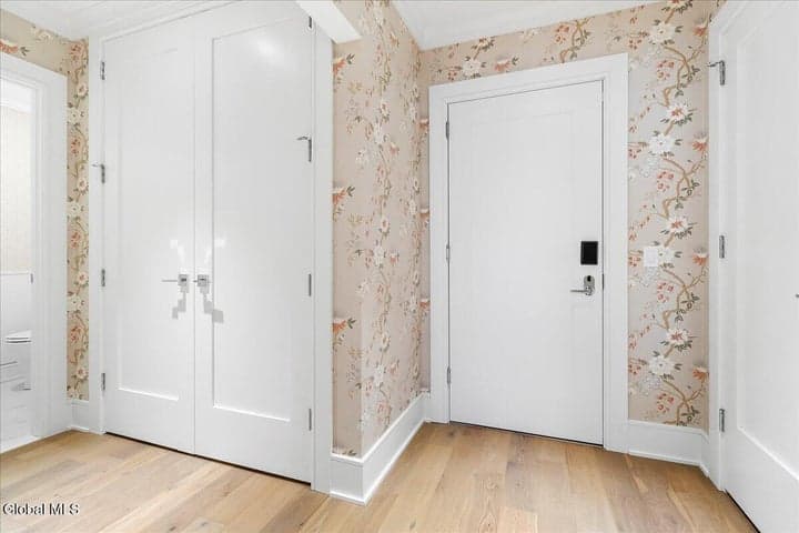 19 Washington Street #APT 565, Saratoga Springs, NY, photo 3