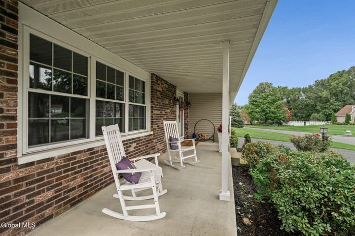 313 Debbie Drive, Rotterdam, NY, photo 2