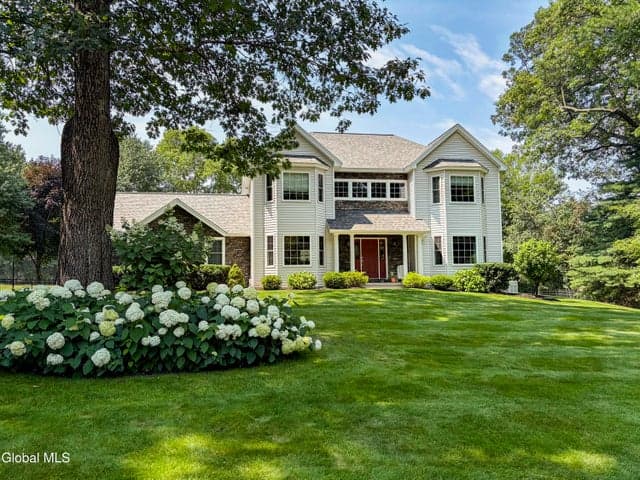 9 Autumn Court, Wilton, NY, photo 1