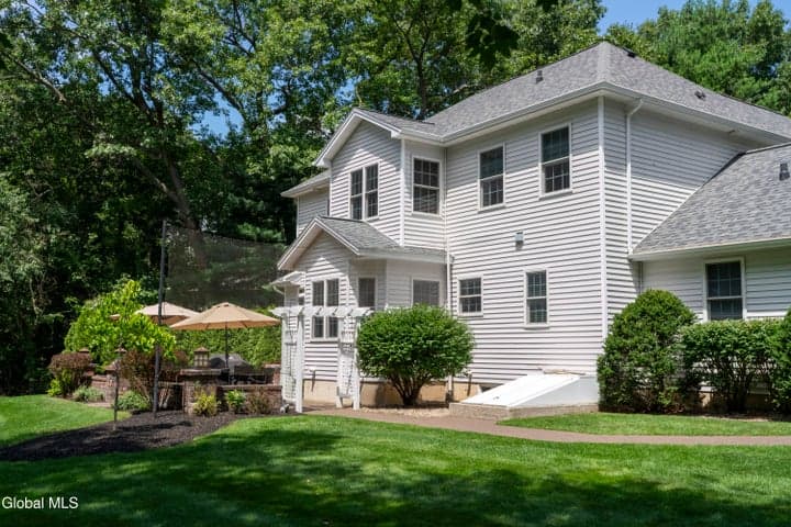 9 Autumn Court, Wilton, NY, photo 4