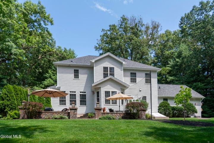 9 Autumn Court, Wilton, NY, photo 3