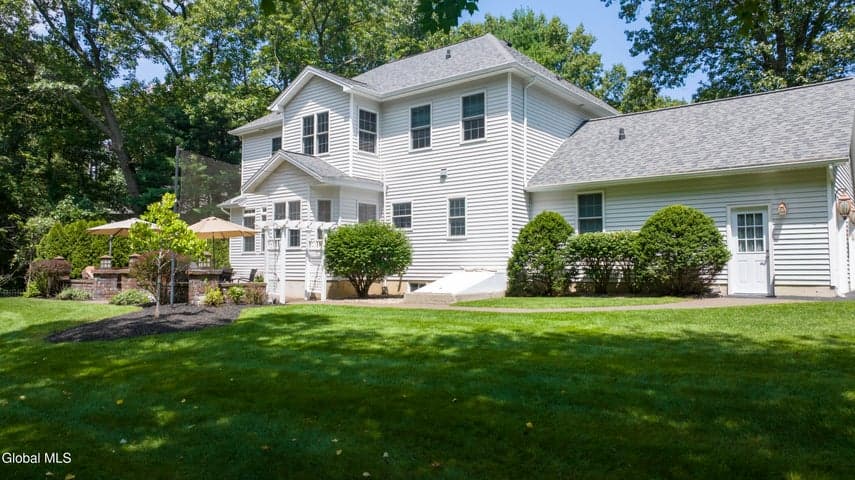 9 Autumn Court, Wilton, NY, photo 5