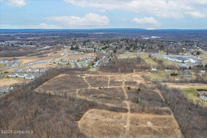 30 Landor Lane, Colonie, NY, photo 3