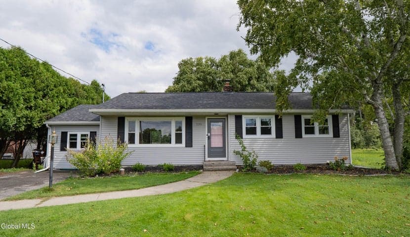 136 Van Dyke Road, Delmar, NY