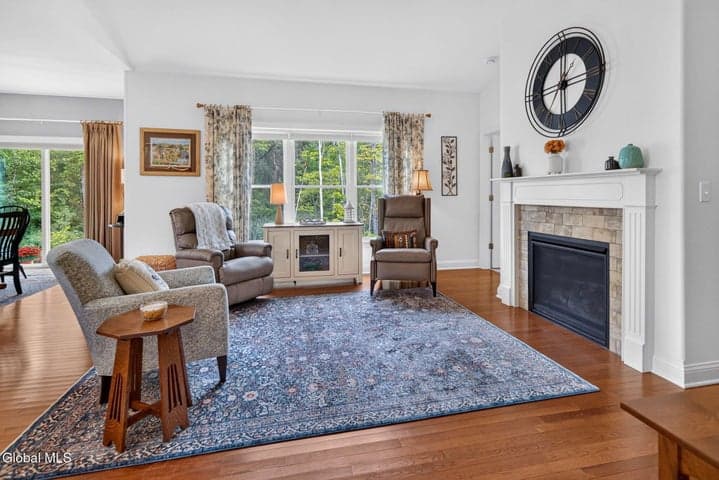 58 Lakepointe Way, Saratoga Springs, NY, photo 3