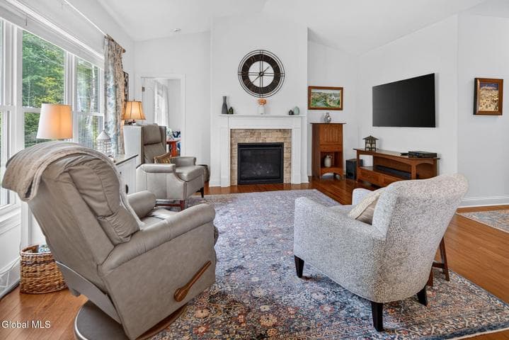 58 Lakepointe Way, Saratoga Springs, NY, photo 4