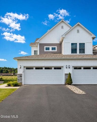 15 Wardley Circle, Cohoes, NY