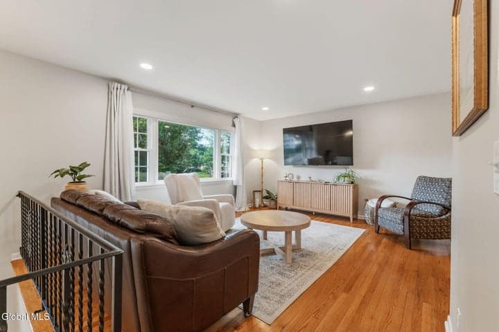25 Oakwood Boulevard, Clifton Park, NY, photo 2