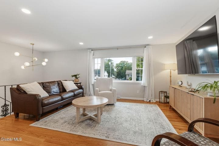 25 Oakwood Boulevard, Clifton Park, NY, photo 3