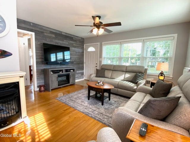 11 Washington Avenue, Albany, NY, photo 3