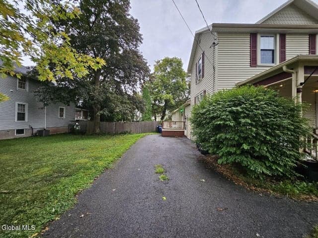 529 Tilden Street, Oneida, NY, photo 3