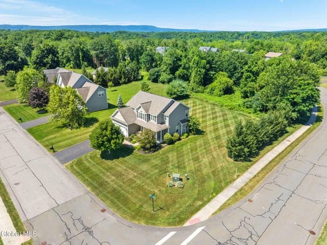 301 Millingstone Way, Guilderland, NY, photo 2