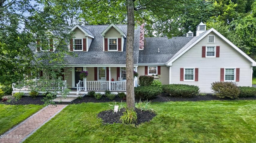 4 Massachusetts Court, Clifton Park, NY, photo 3