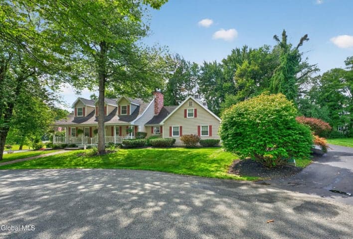 4 Massachusetts Court, Clifton Park, NY, photo 1