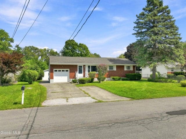 4 Pettibone Drive, Albany, NY, photo 1