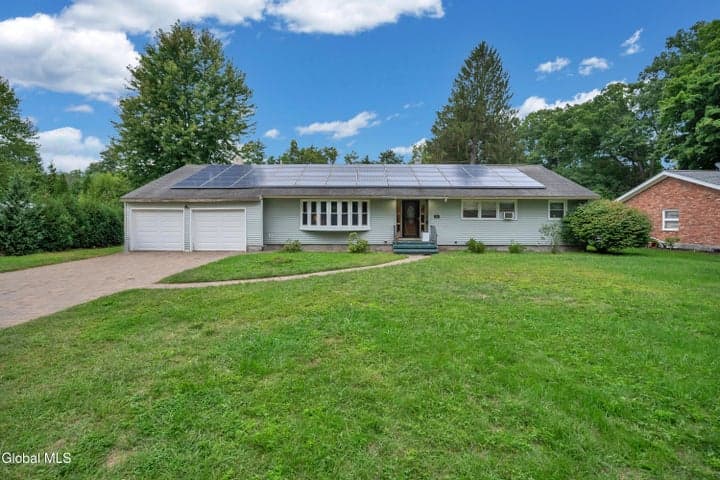 26 Fort Amherst Road, Queensbury, NY, photo 1