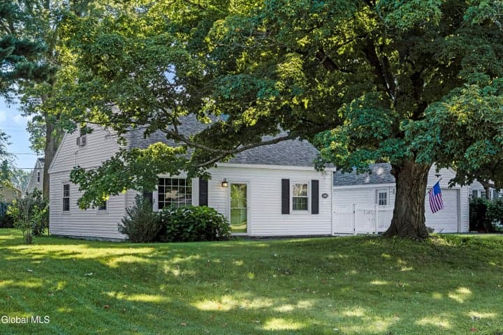 1083 Inner Drive, Rotterdam, NY