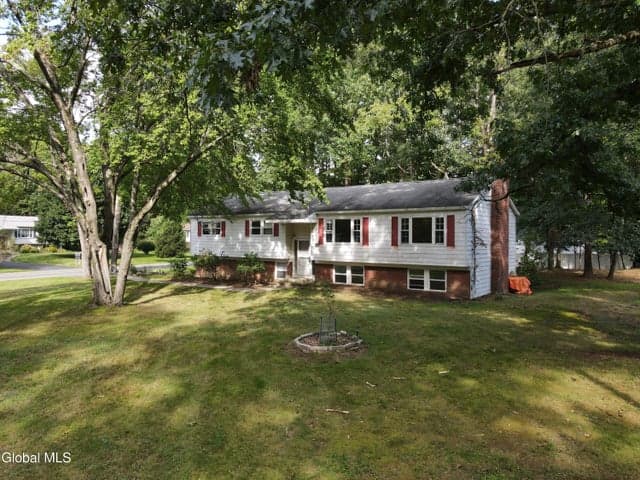 1 Torrero Drive, Clifton Park, NY, photo 1