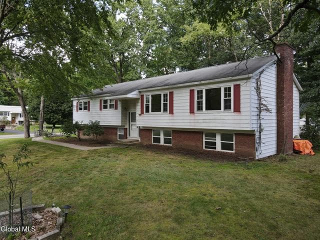1 Torrero Drive, Clifton Park, NY, photo 2