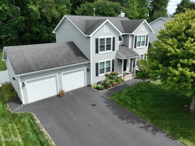 25 Erie Drive, Slingerlands, NY, photo 2