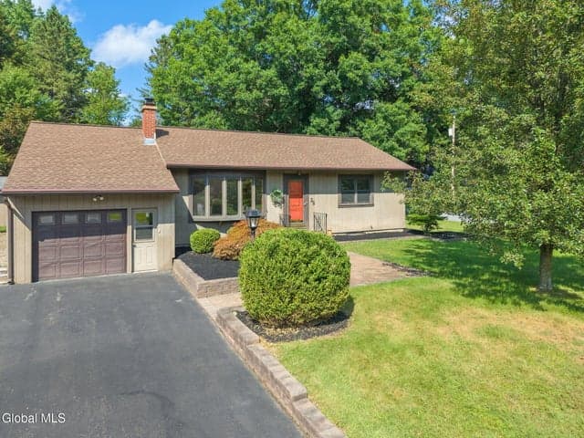29 Richland Drive, Glenville, NY