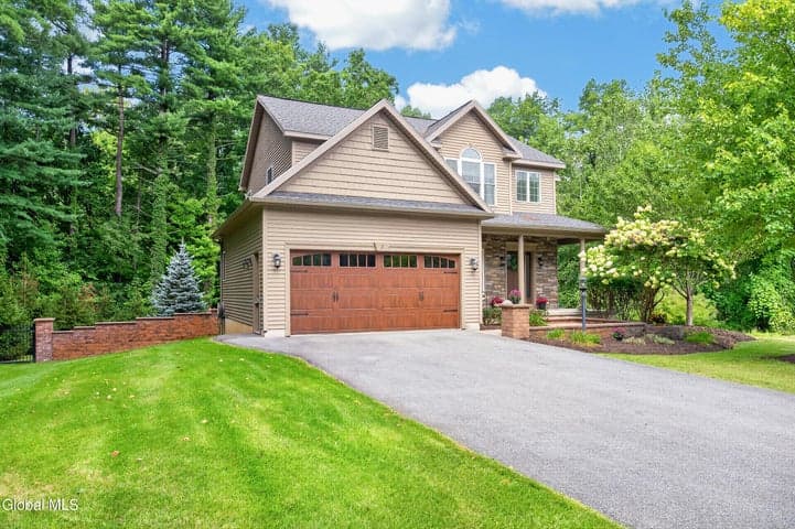 2 Lussier Drive, Clifton Park, NY, photo 2