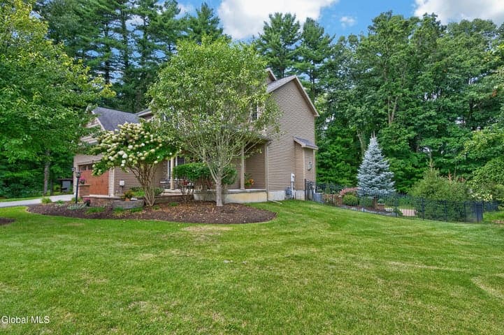 2 Lussier Drive, Clifton Park, NY, photo 4