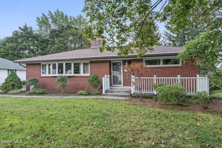 27 W Glenwood Drive, Latham, NY