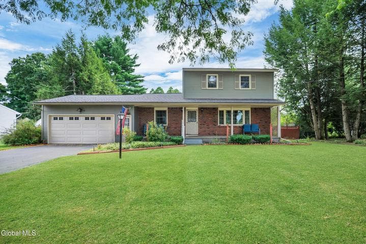 15 Walter Drive, Saratoga Springs, NY