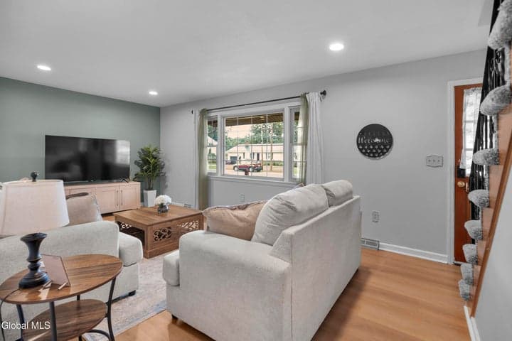 15 Walter Drive, Saratoga Springs, NY, photo 4