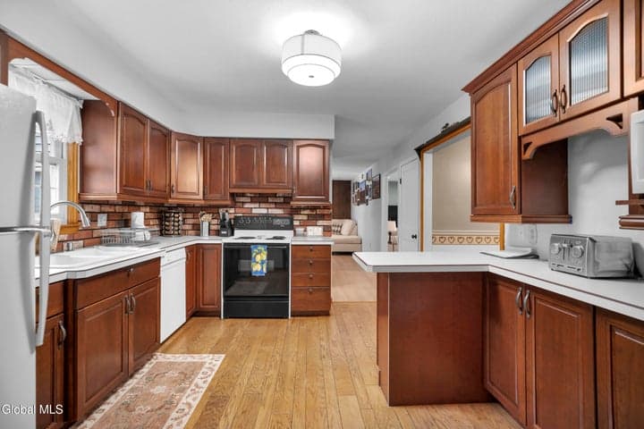 15 Walter Drive, Saratoga Springs, NY, photo 5