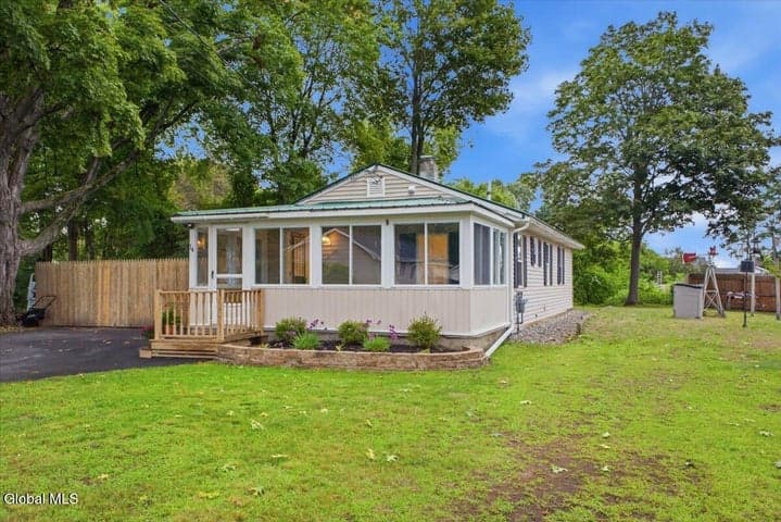 14 Taylor Street, Glens Falls, NY, photo 1