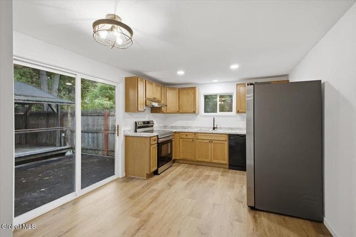 14 Taylor Street, Glens Falls, NY, photo 4