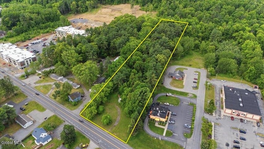 645 US-9, Wilton, NY, photo 1