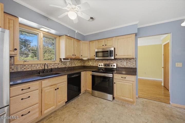 14 Crownwood Lane, Queensbury, NY, photo 4