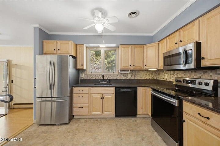 14 Crownwood Lane, Queensbury, NY, photo 3