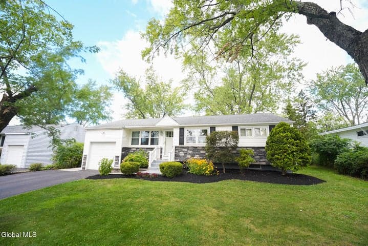 24 Harold Avenue, Latham, NY, photo 3