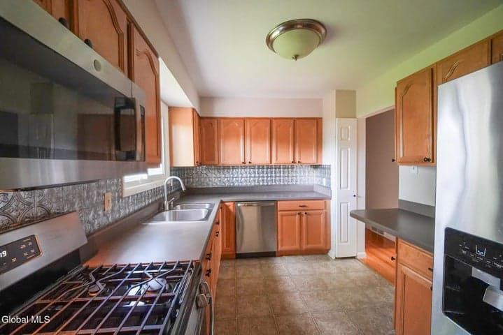 24 Harold Avenue, Latham, NY, photo 5