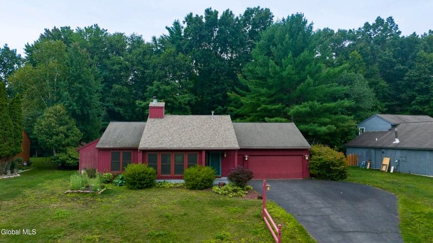 85 Meadow Rue Place, Malta, NY, photo 1