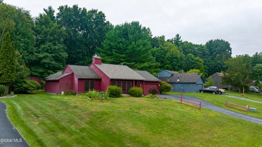 85 Meadow Rue Place, Malta, NY, photo 2